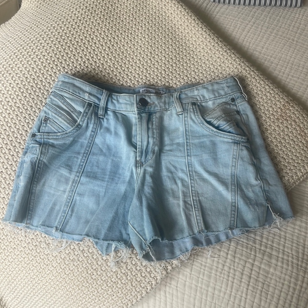 Dear John Shorts, fun details in front